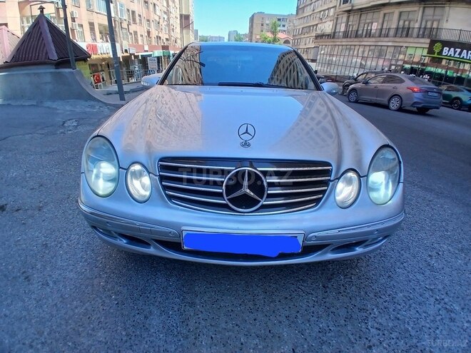 Mercedes E 320-1