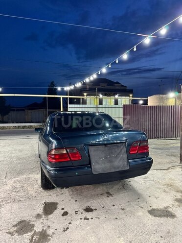 Mercedes E 240-3