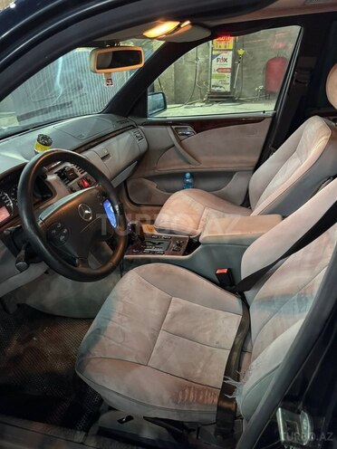 Mercedes E 240-5