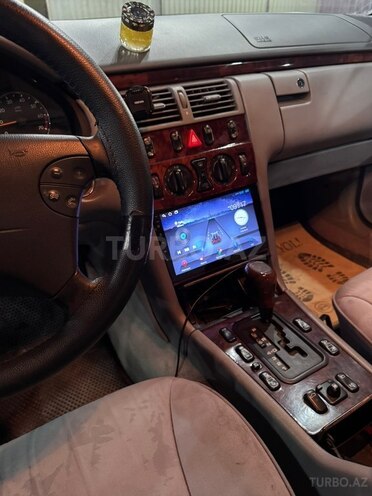 Mercedes E 240-6