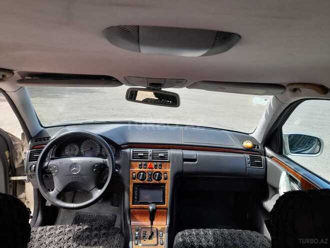 Mercedes E 220-3