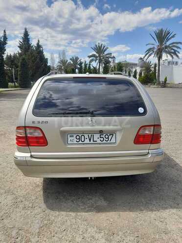 Mercedes E 220-10