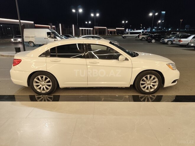 Chrysler 200-4