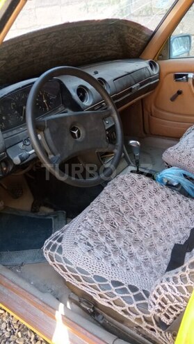 Mercedes 200 D-3