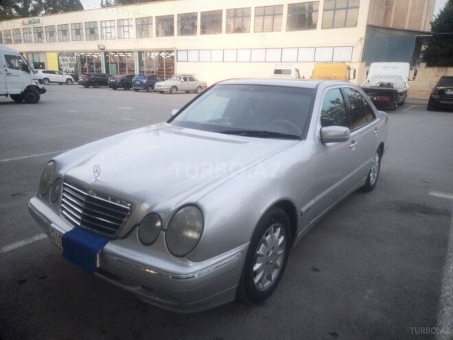 Mercedes E 240-8