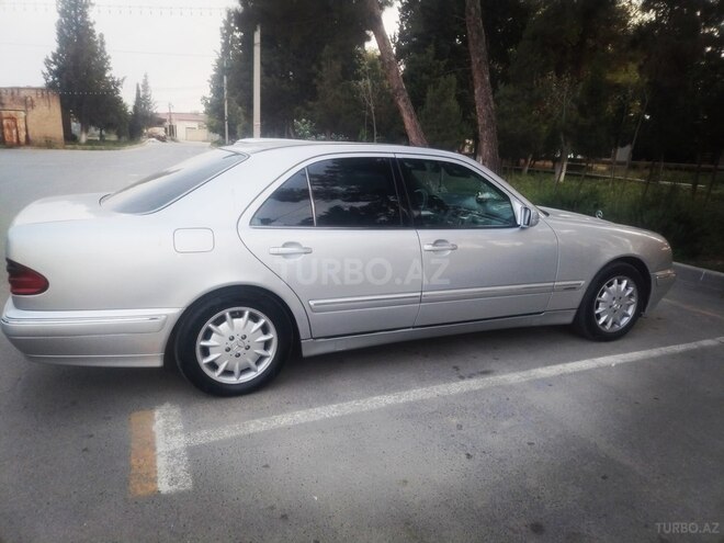 Mercedes E 240-2