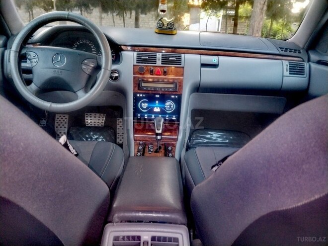 Mercedes E 240-3
