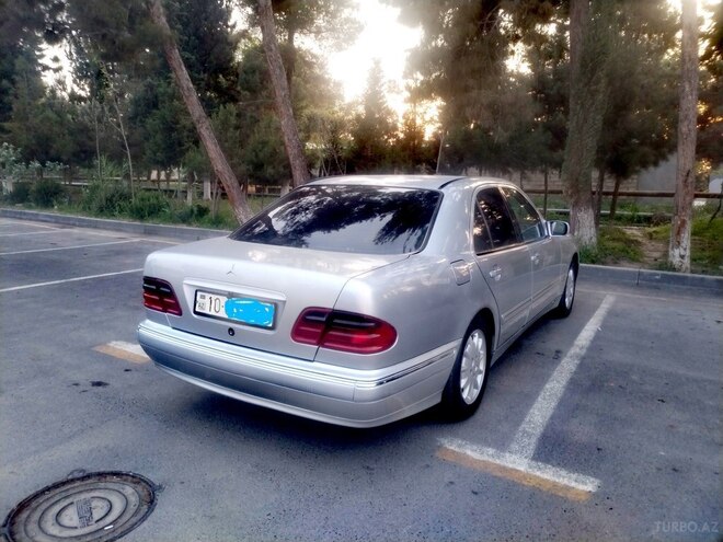 Mercedes E 240-6