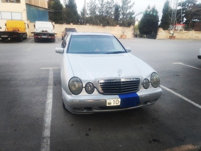 Mercedes E 240-1