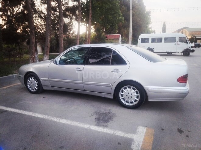 Mercedes E 240-5