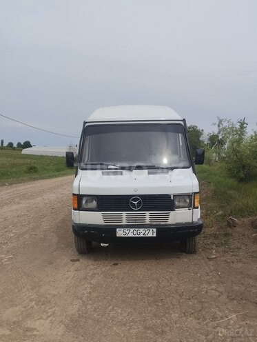 Mercedes 208 D-1