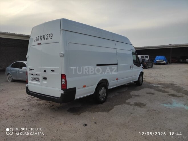 Ford Transit-8
