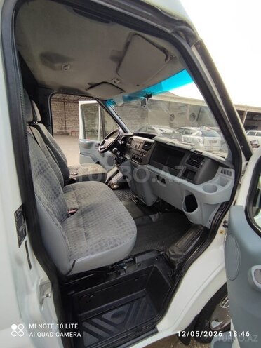 Ford Transit-3