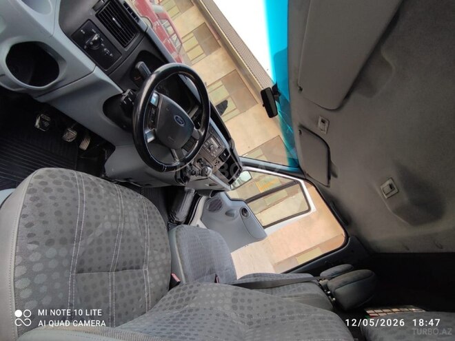 Ford Transit-10