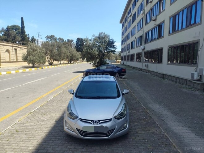Hyundai Elantra-1