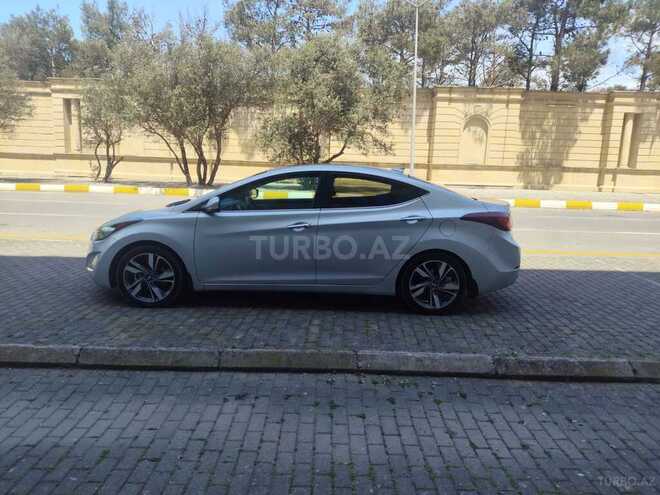 Hyundai Elantra-6