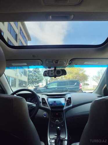 Hyundai Elantra-10
