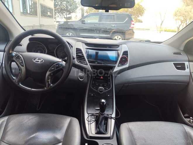 Hyundai Elantra-3