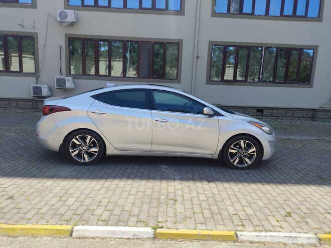 Hyundai Elantra-5