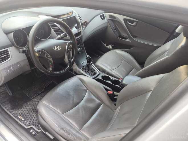 Hyundai Elantra-8