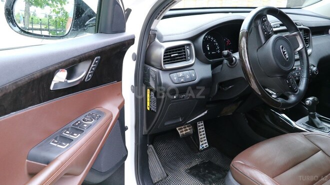Kia Sorento-9