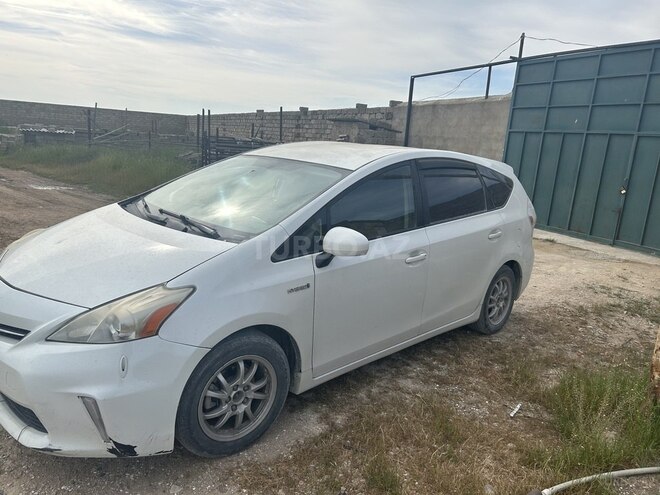 Toyota Prius V-5