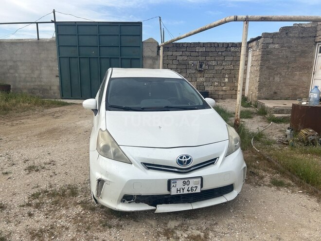 Toyota Prius V-1