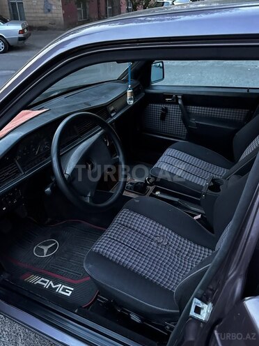 Mercedes 190-10