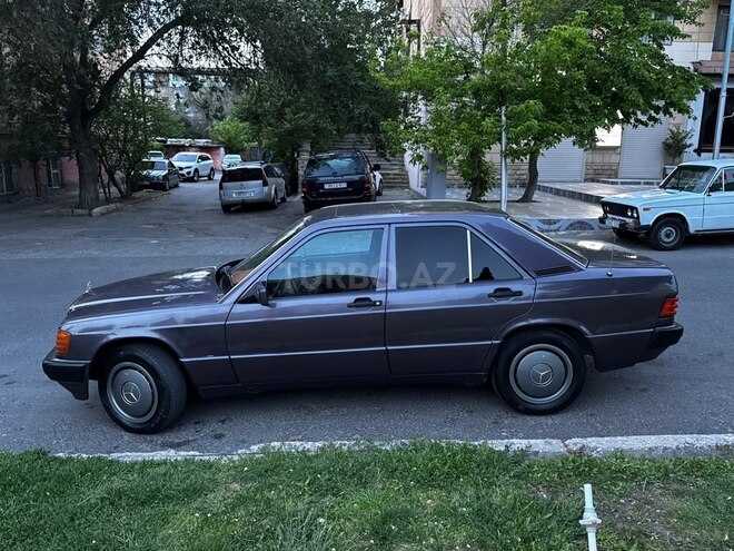 Mercedes 190-4