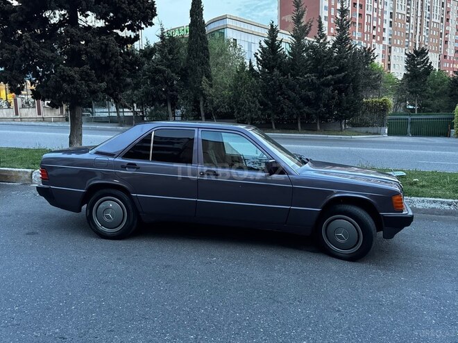 Mercedes 190-5