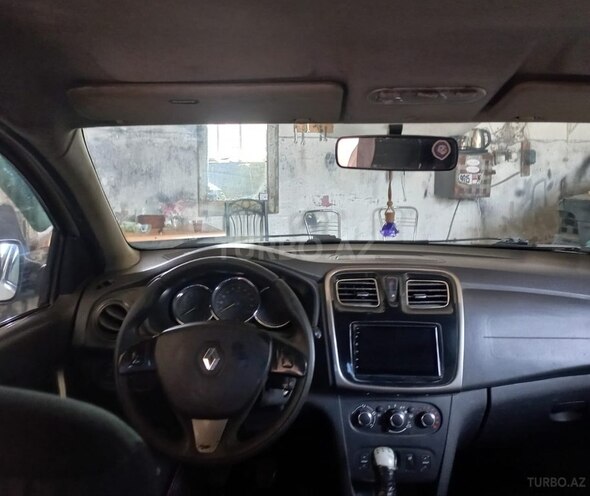 Renault Logan-6