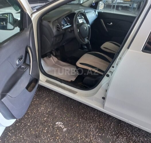 Renault Logan-5