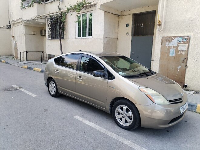 Toyota Prius-2