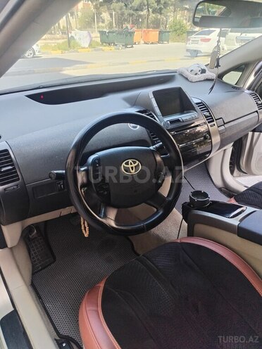 Toyota Prius-5