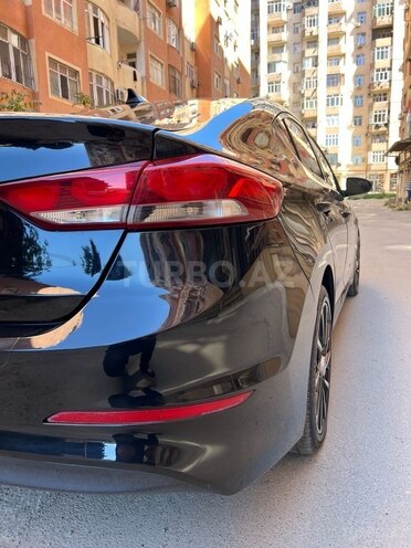 Hyundai Elantra-8