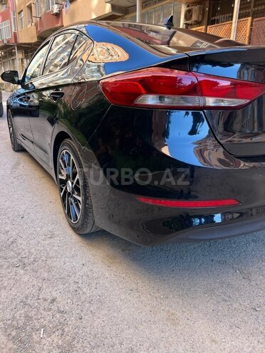 Hyundai Elantra-9