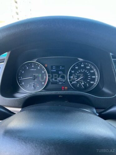 Hyundai Elantra-16