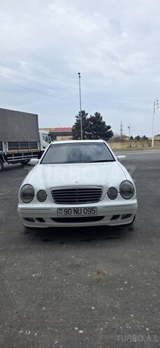 Mercedes E 240-1