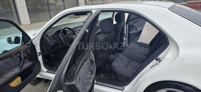 Mercedes E 240-16