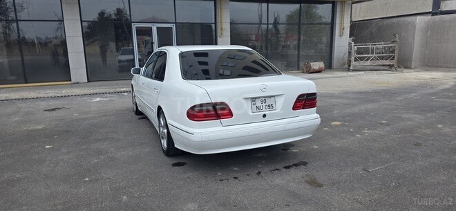 Mercedes E 240-5