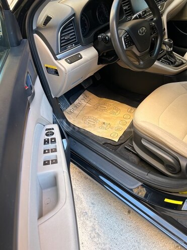 Hyundai Elantra-11