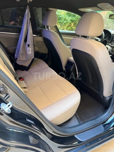 Hyundai Elantra-14