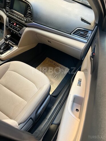Hyundai Elantra-15