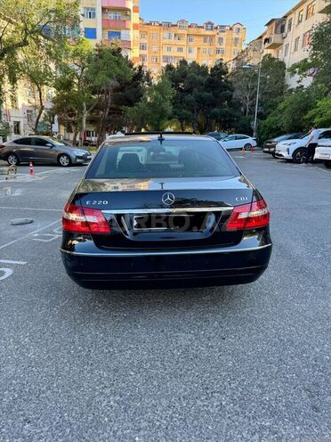 Mercedes E 220-2