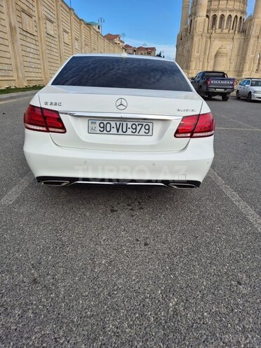 Mercedes E 220-2