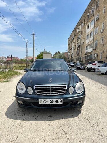 Mercedes E 270-1