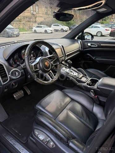 Porsche Cayenne S-11