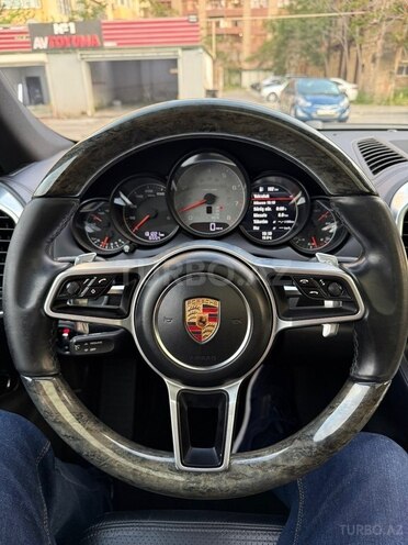 Porsche Cayenne S-13