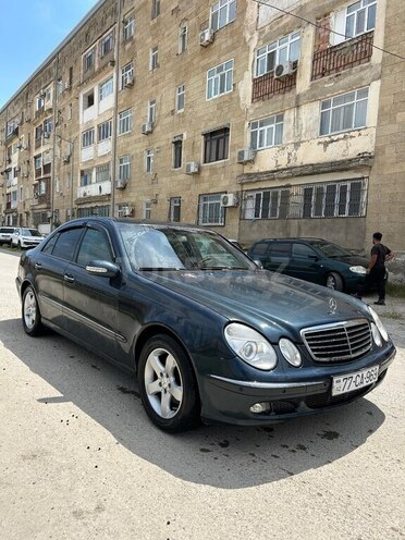 Mercedes E 270-2