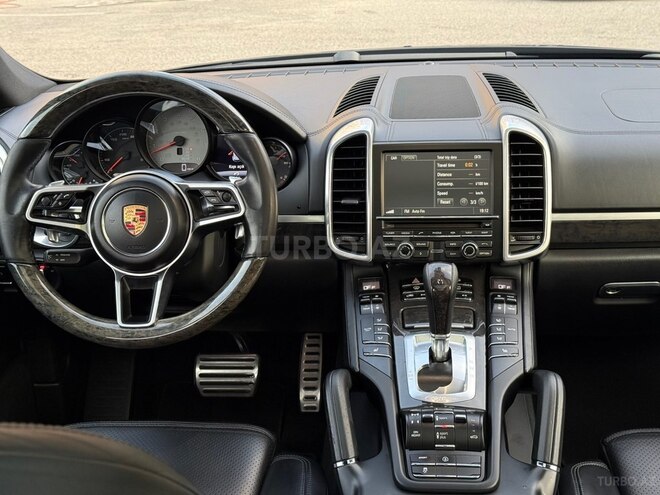 Porsche Cayenne S-12